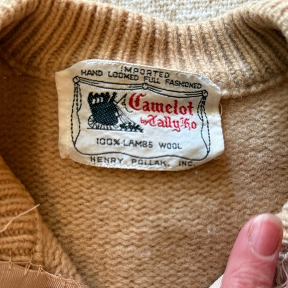 Camelot Vintage Lamb's Wool w/ Leather Button Cardigan - Picture 6 of 6